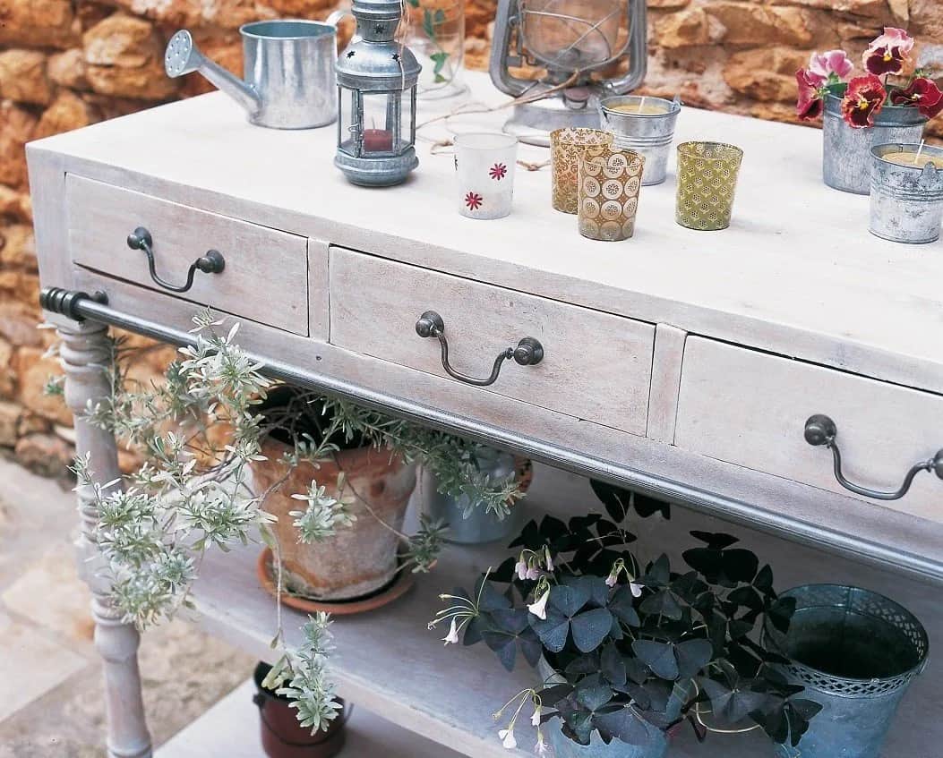 Metamorfoza krzesła na biało: Zrób to sam! Poradnik krok po kroku