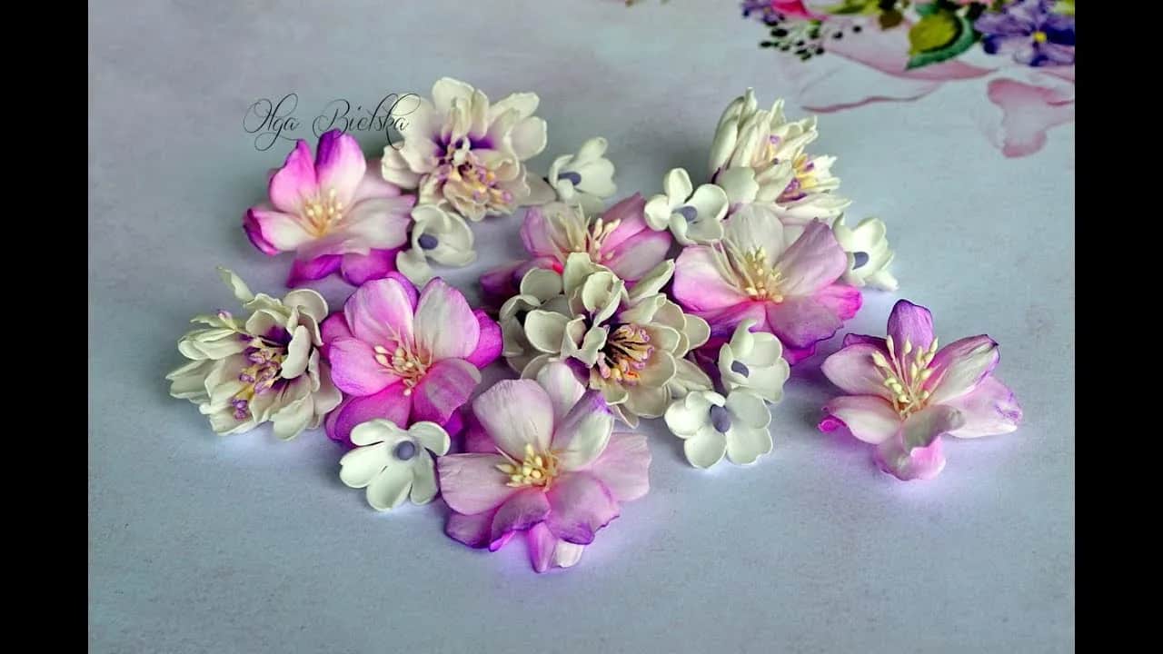 Foamiran: Tworzenie kwiatów jak żywych. Kompletny poradnik