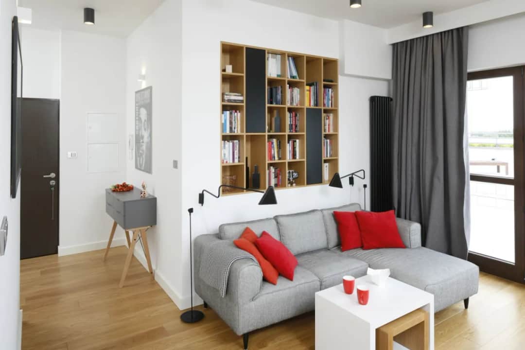 Jak zaaranżować ścianę nad kanapą? Pomysły i praktyczne porady